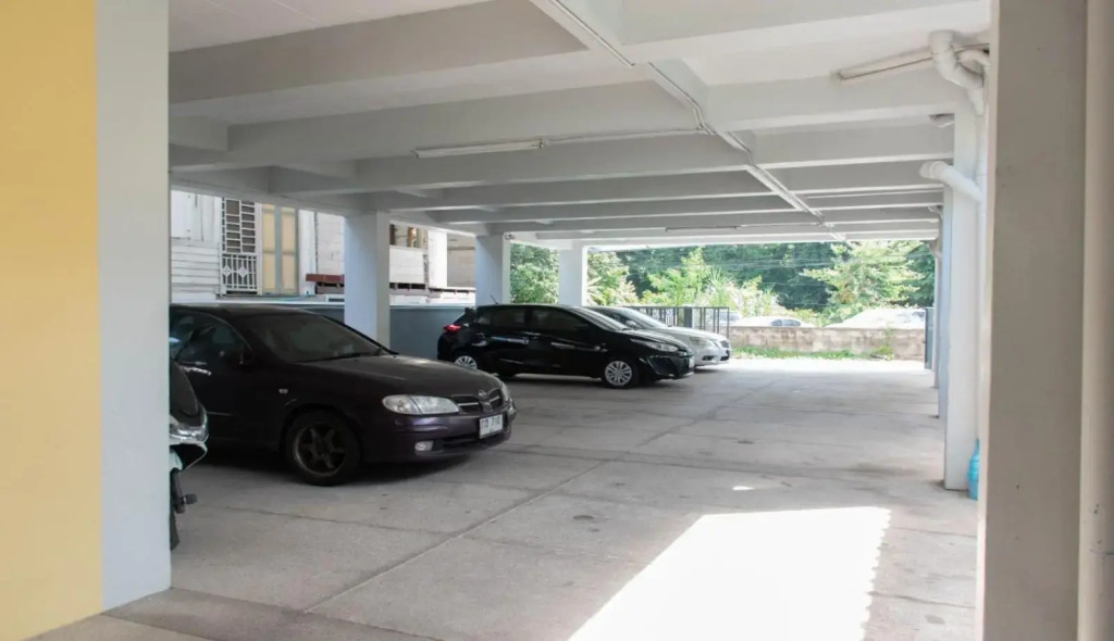 Suree Place Hostel