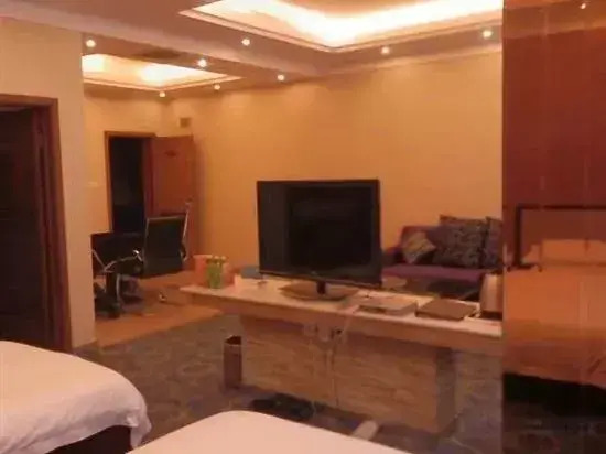 Xixia Chaoyue Business Hotel