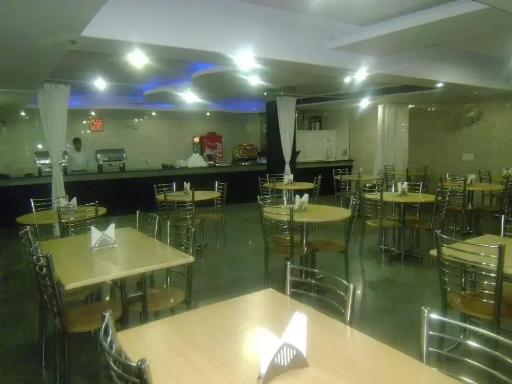 Hotel Breeze Inn
