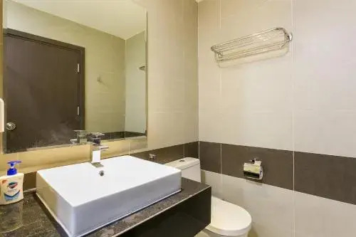 KIRAKUAN PARKVIEW 2BR Pool/Gym/Balcony