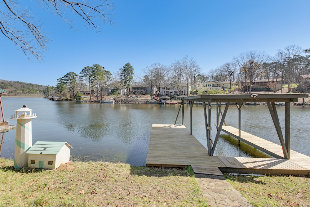Tranquil Family Retreat w/ Views on Lake Desoto