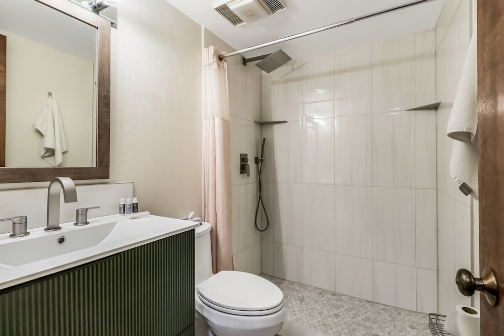 Fp219 Foxpine 1br 2 Ba 1 Bedroom Condo