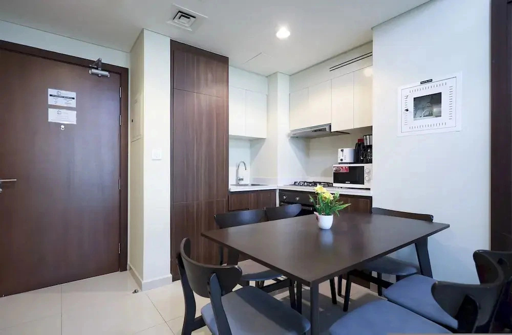 Elite LUX Holiday Homes - Canal View 2bhk in Prime Business Bay Dubai
