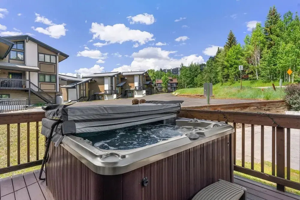 Winterset 1 4 Bedroom Condo by RedAwning