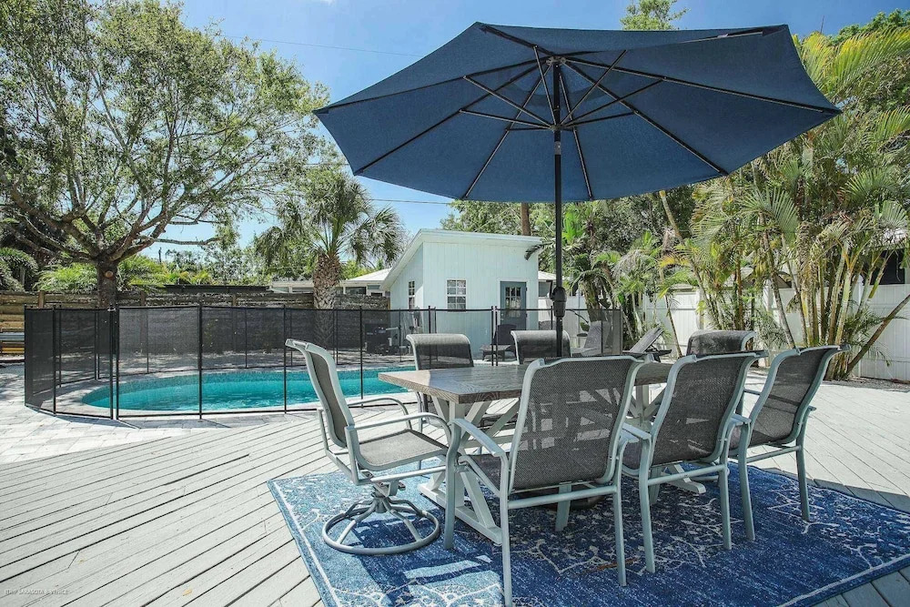 Modern Grove Beautiful 3 Bedroom Home