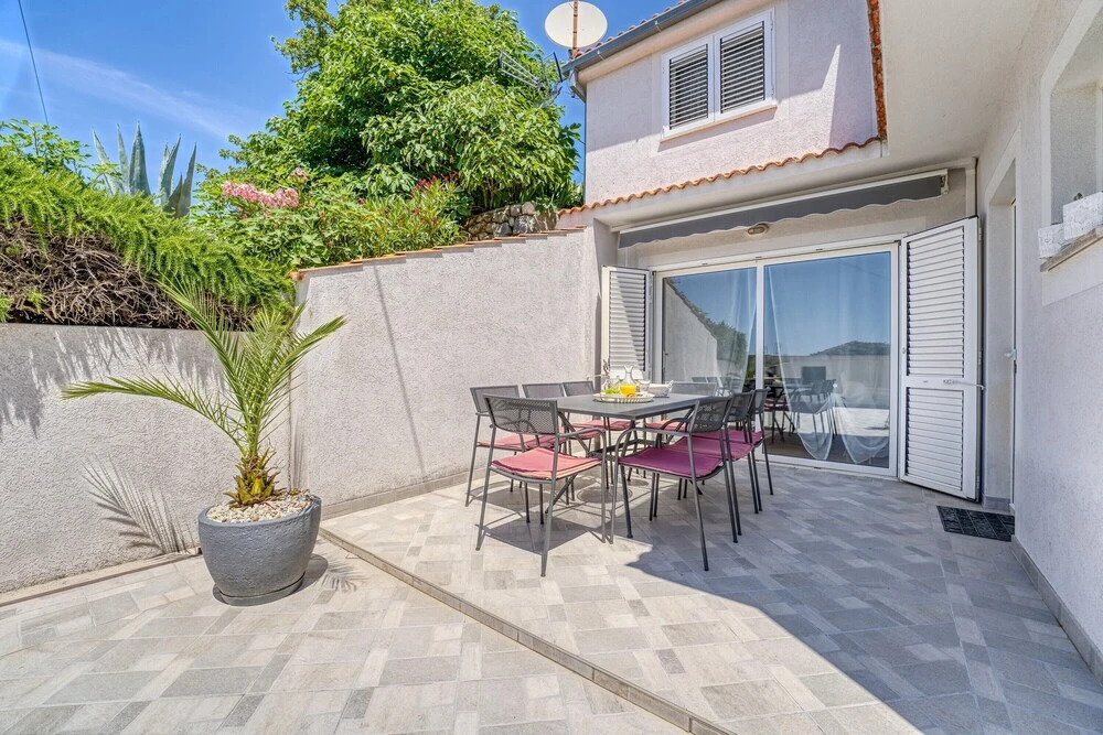 Pool House Edita