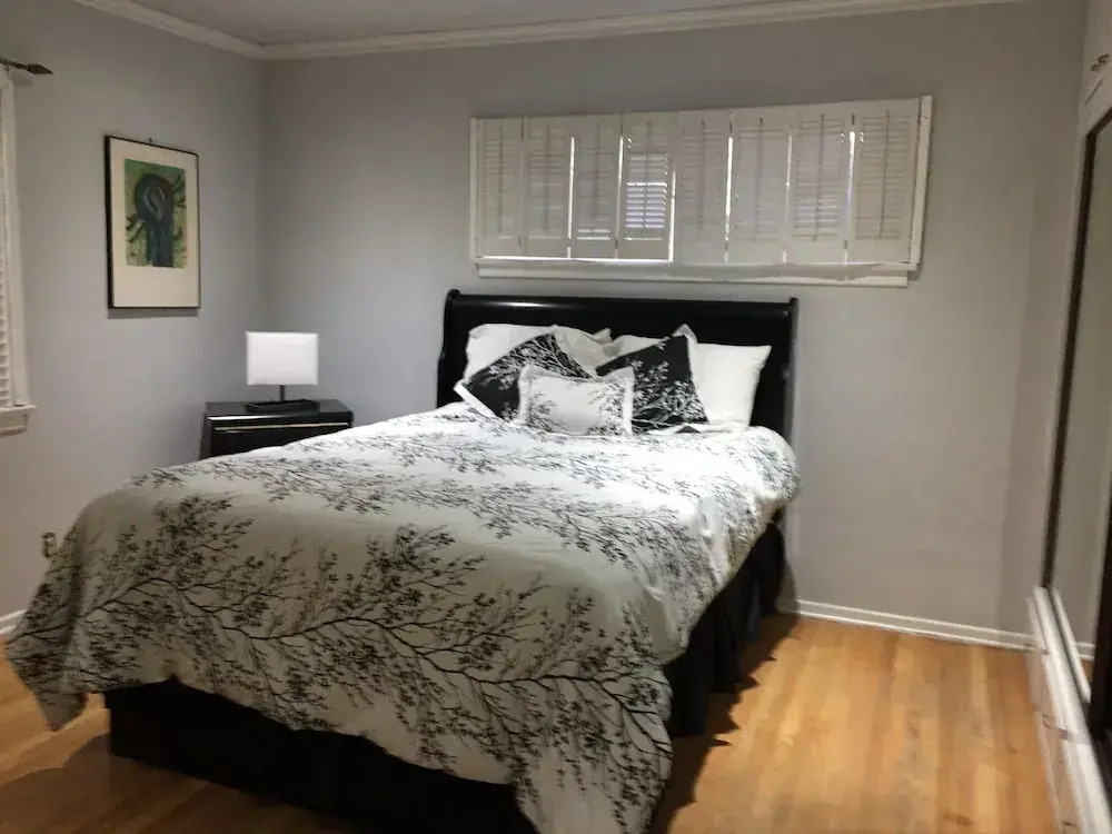 Lovely 2 Bedroom Home with Pool