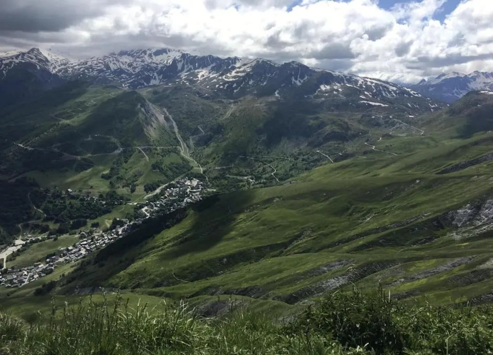 Mountain-view Apartment for 6 Guests