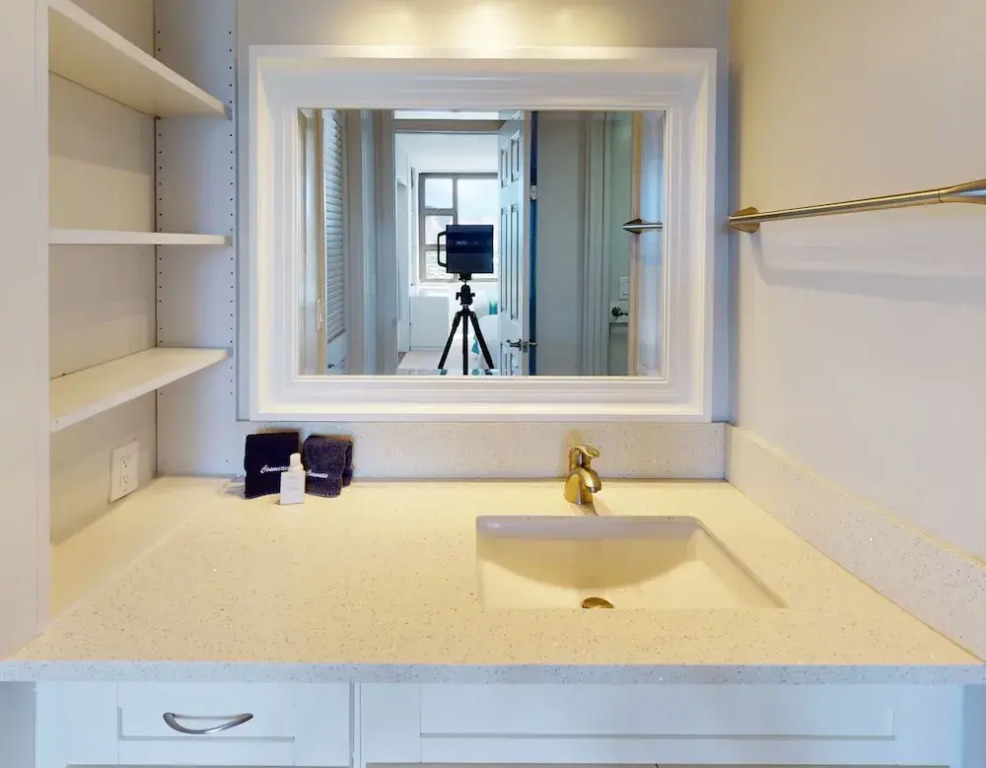 Waikiki Banyan High Level Condo with Ocean Views from the Private Lanai