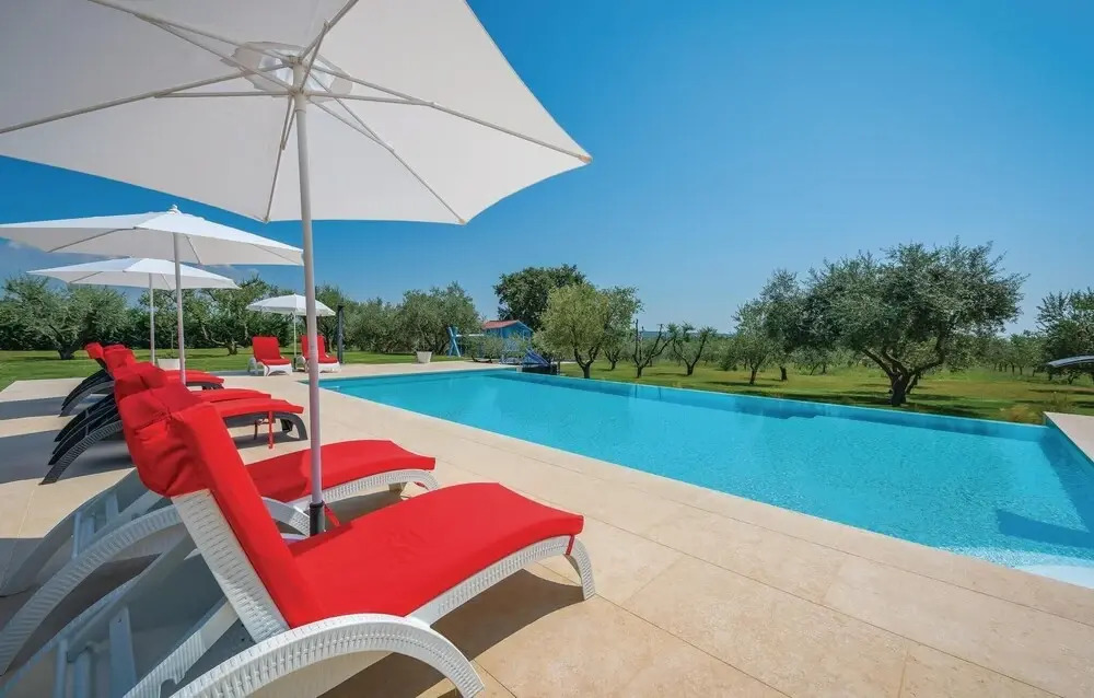 Amazing Home in Tar With Wifi and 4 Bedrooms