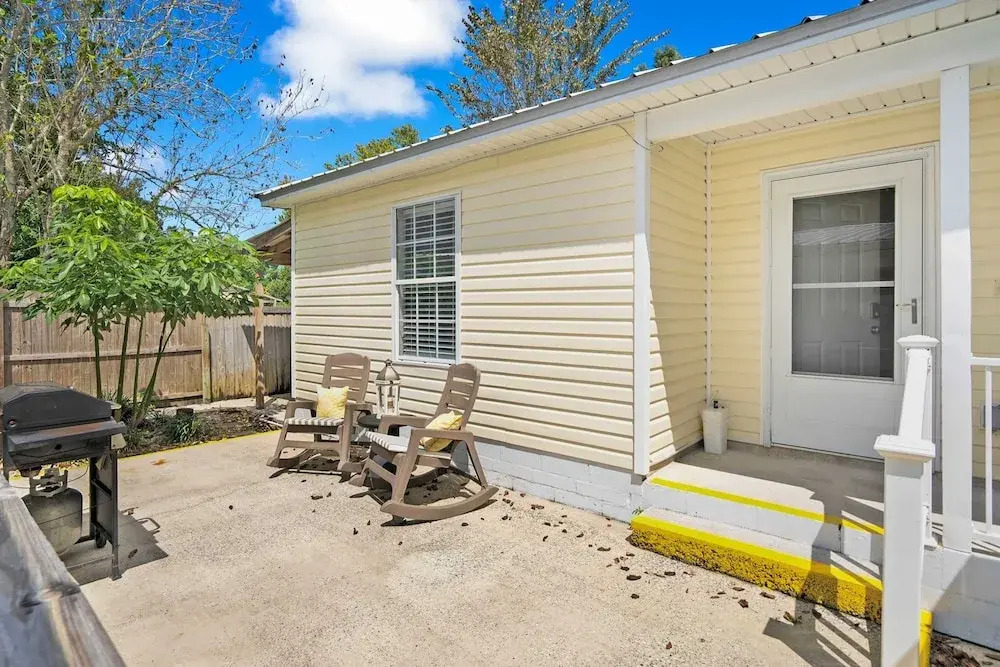 Just North of Downtown Fenced Yard BBQ Patio