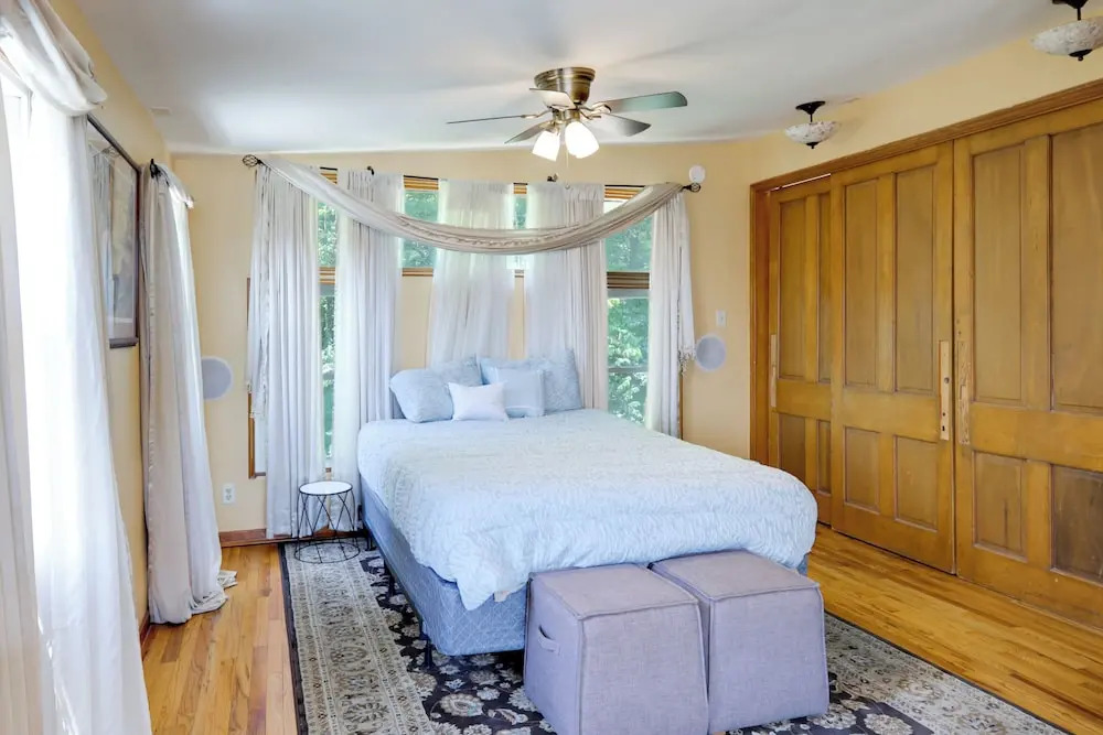 Private Deck & City Views! Spacious Cincinnati Apt