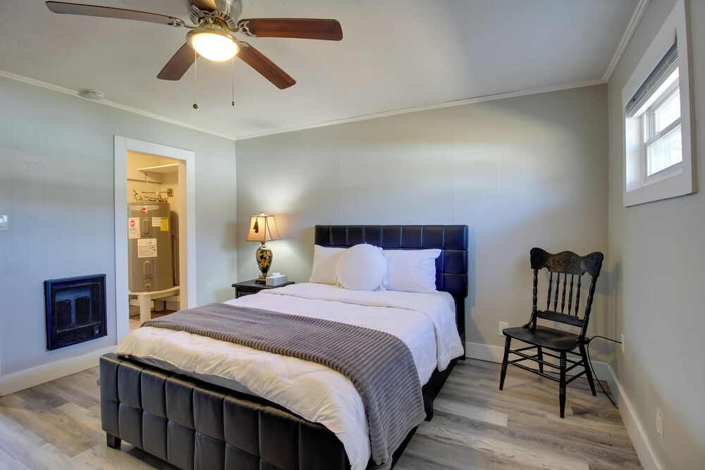 Huntsville Studio w/ Workspace Near Downtown