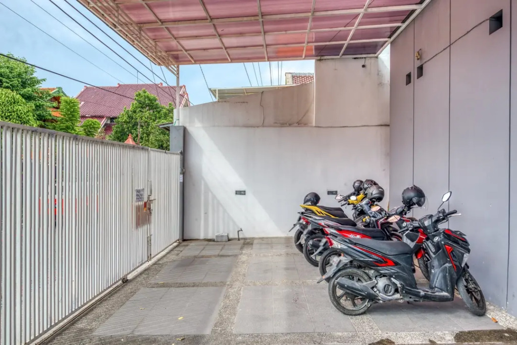 RedDoorz near Surabaya Zoo