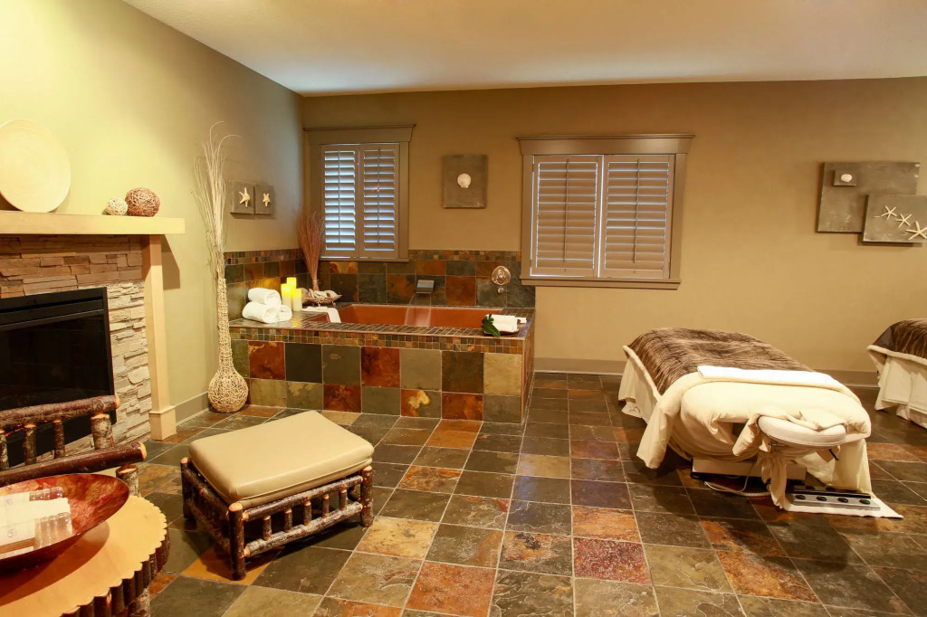 Tigh-Na-Mara Seaside Spa Resort