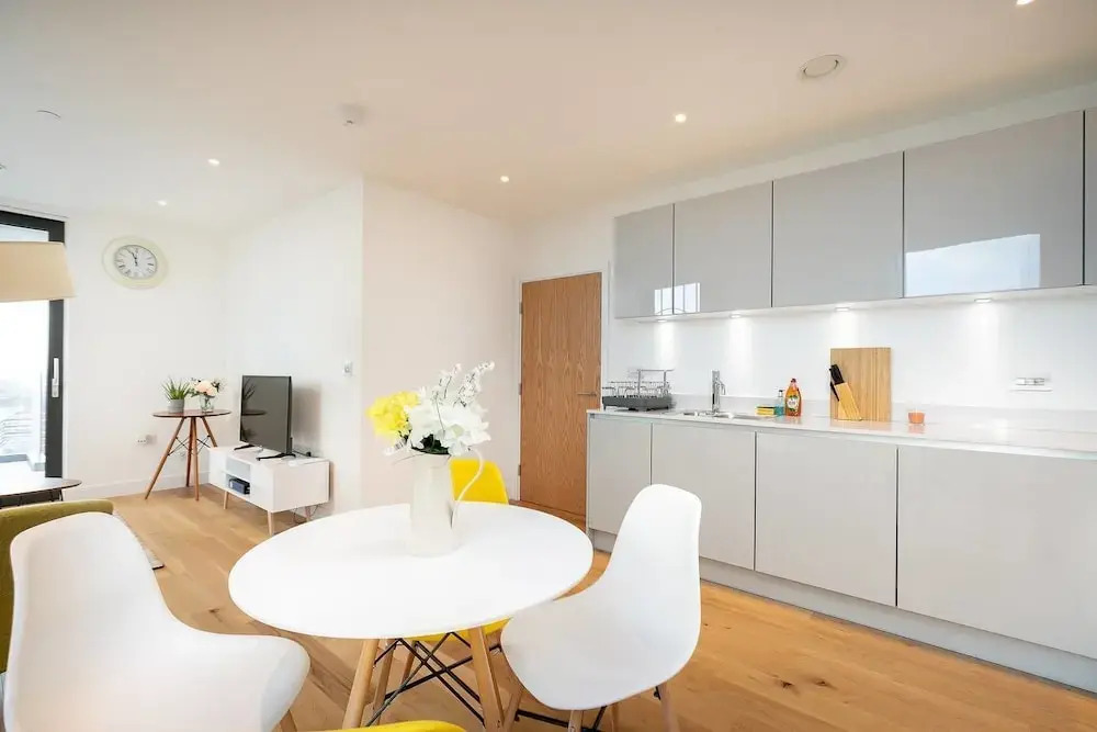 Modern 2 bed for 4 Guests - 15 Mins to LDN Bridge!
