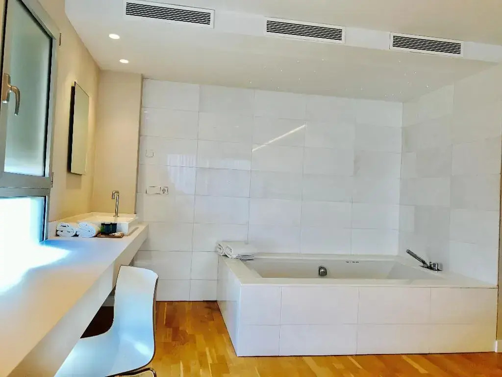 Meraki Beach Hotel