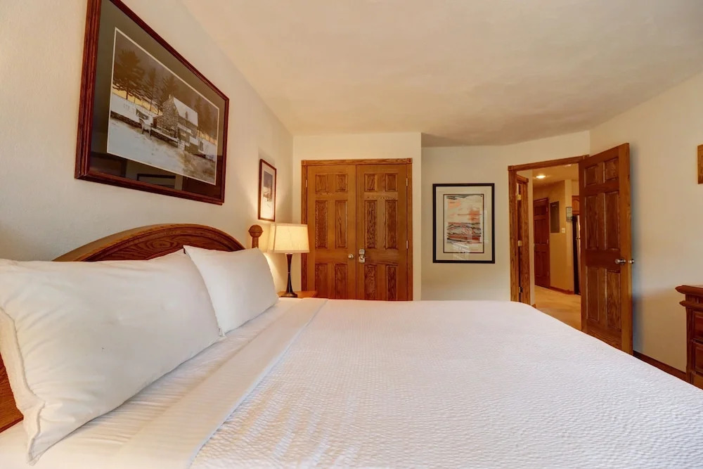 Sb102 Snowbridge 2br 2ba 3 Bedroom Condo by RedAwning