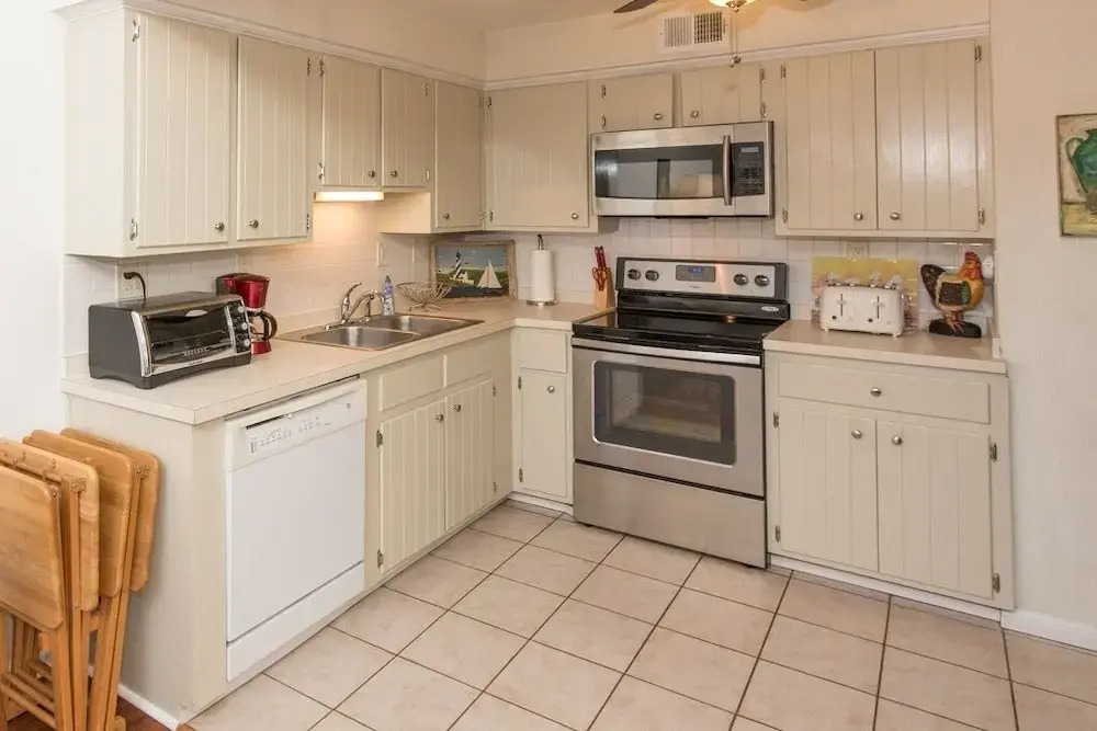 Beach Wood Retreat 4 Bedrooms 2 Bathrooms Home