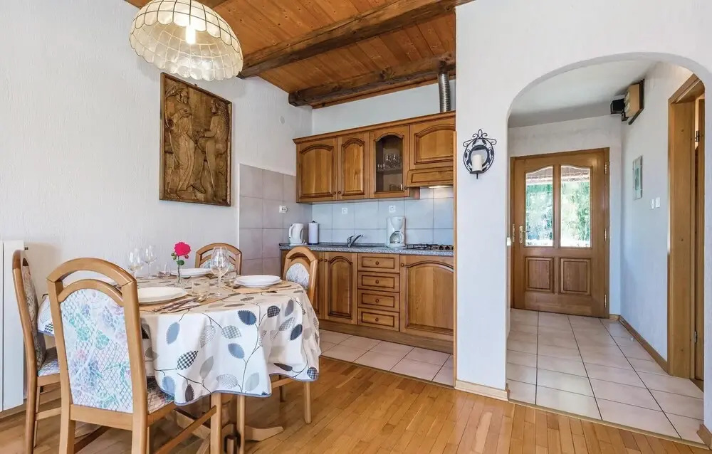 Stunning Home in Lovran With Wifi and 2 Bedrooms