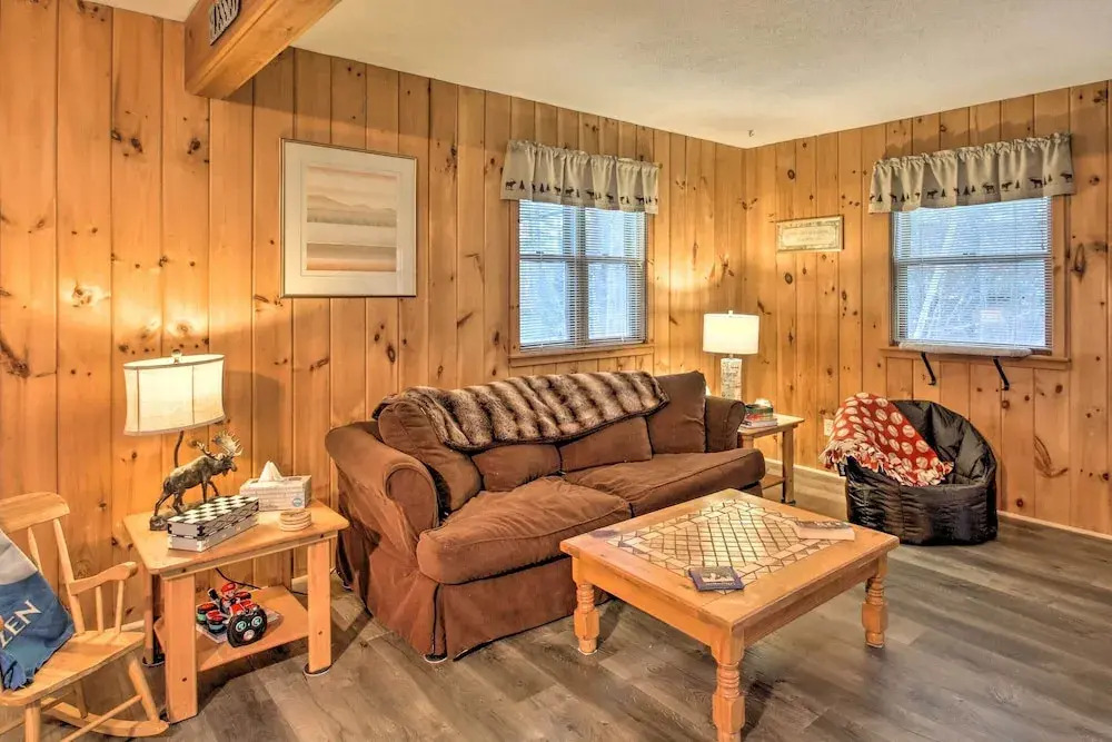 Lakeview Forest Cabin w/ Deck < 1/2 Mile to Beach!