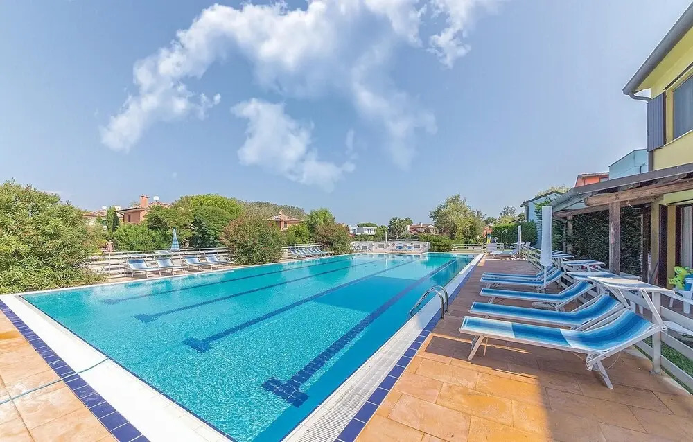 3 Bedroom Lovely Home In Albarella Ro