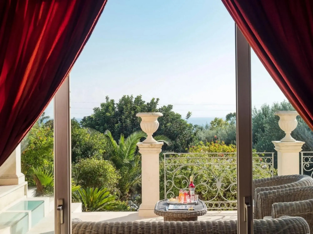 Luxurious villa with pool and wellness area at 2 km from the beach-VILLA DEL DRAGO