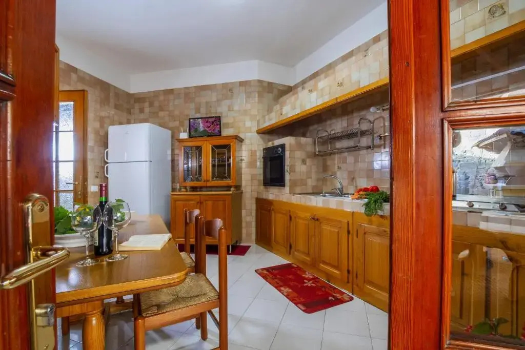 VILLA LA NATURA x6 WITH GARDEN AND FREE PRIVATE PARKING