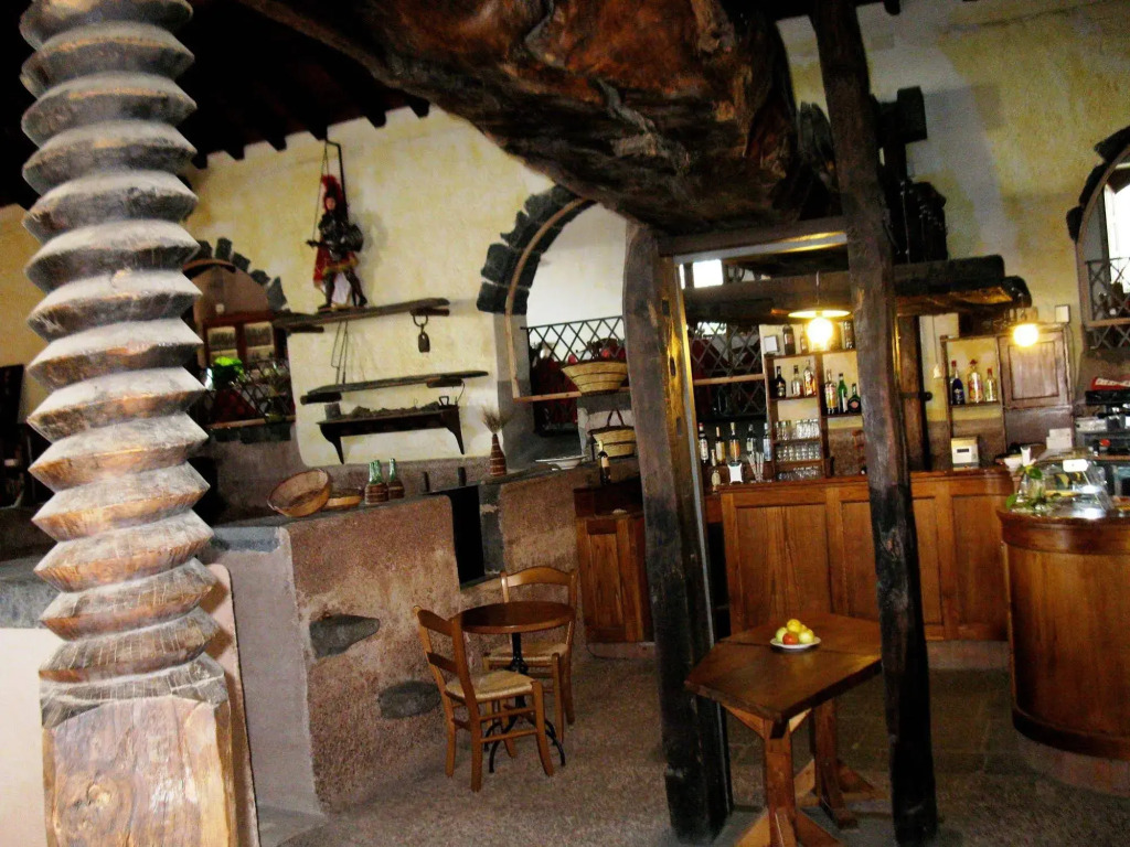 La pietra antica O munti