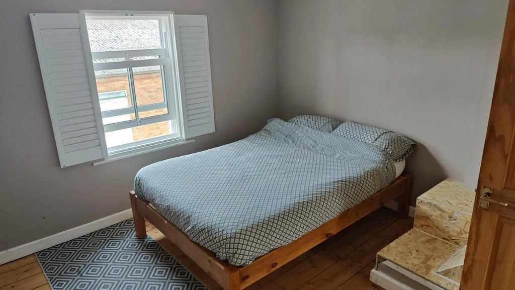 Town Centre House with free parking