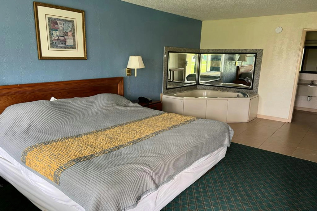 Super Inn & Suites by OYO Milledgeville