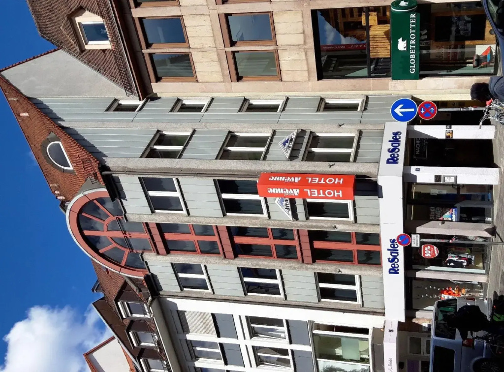 Avenue Hotel