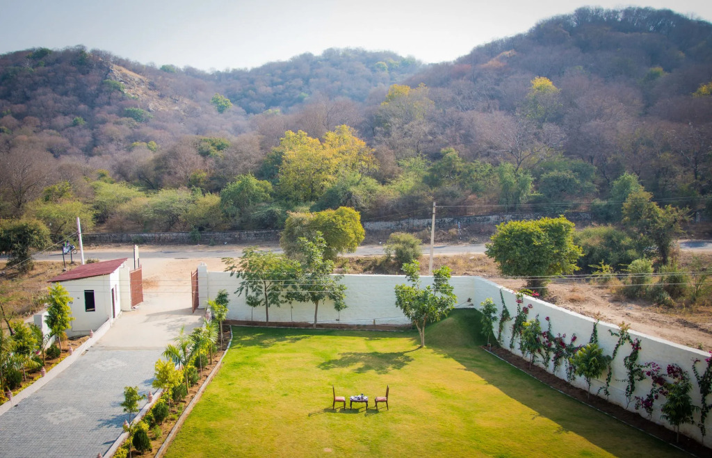 WelcomHeritage Mount Valley Resort Ranthambore