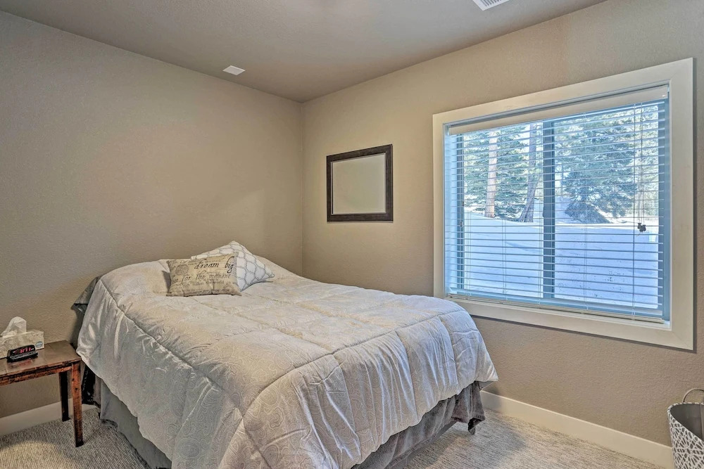 Lead Family Home w/ Hot Tub, 2 Mi to Deer Mountain