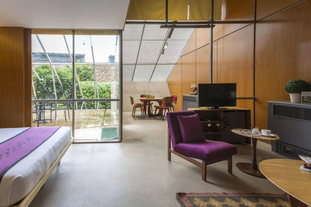Mana Hotels