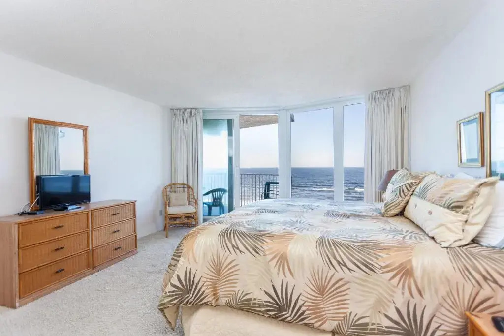 Shores Club 806