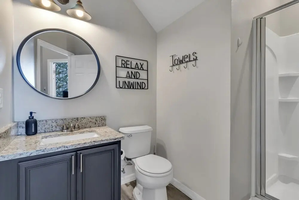 Just 10 Mins From Disney and Walking Distance to Outlets & Restaurants