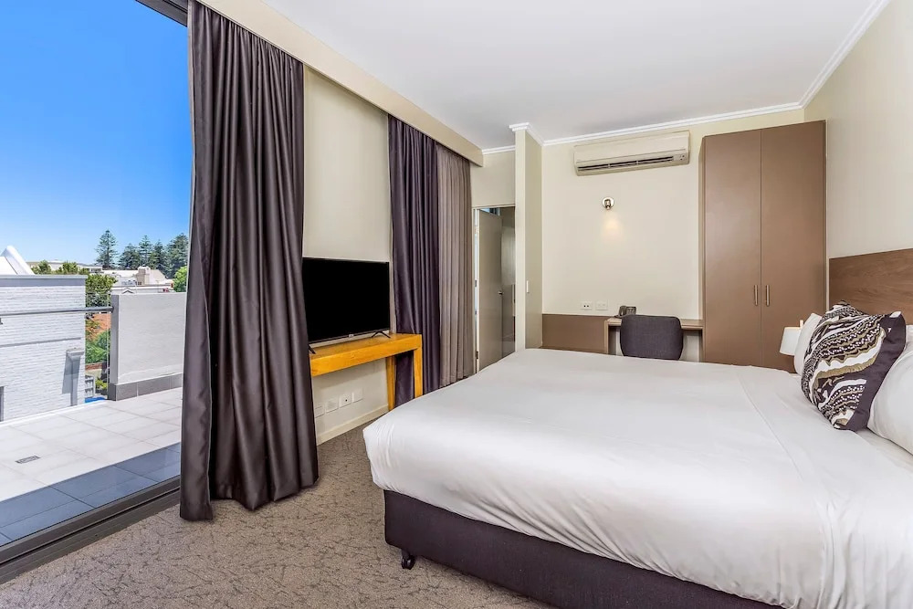 New Haus by Hougoumont Hotel, former Bannister 22