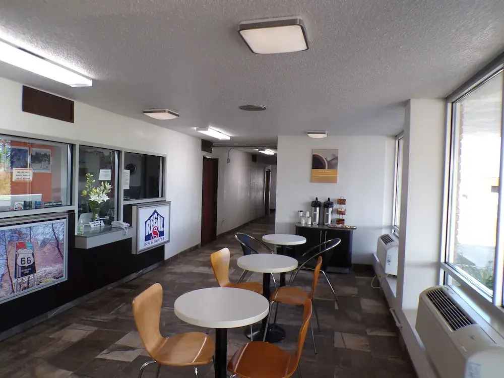 Regal 8 Inn & Suites