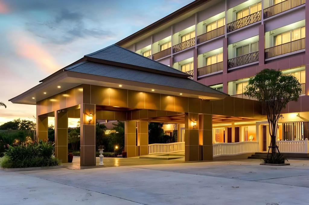 Swan Lake Hotel Sattahip