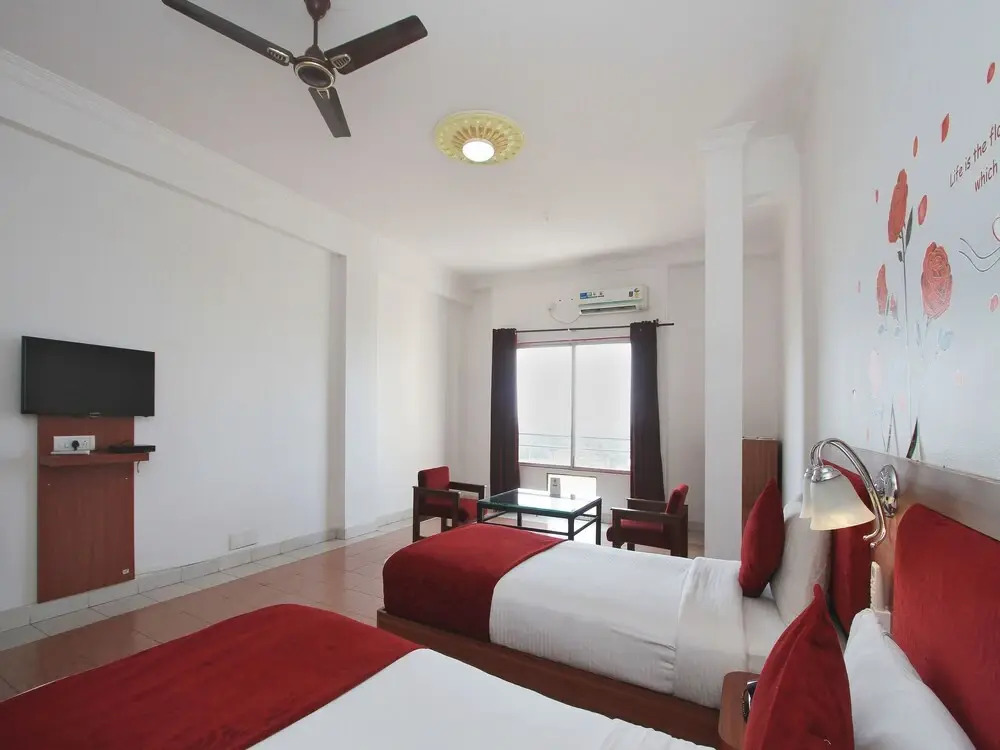 OYO 10632 Hotel Brigade Royal