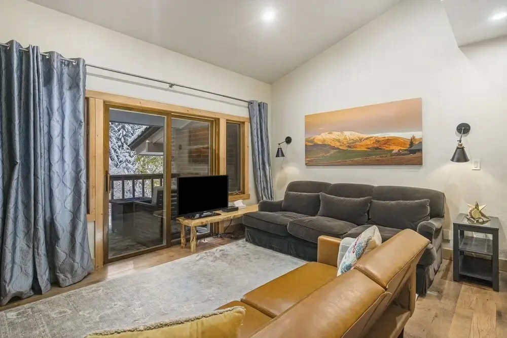 Winterwood 10 2 Bedroom Condo by Redawning