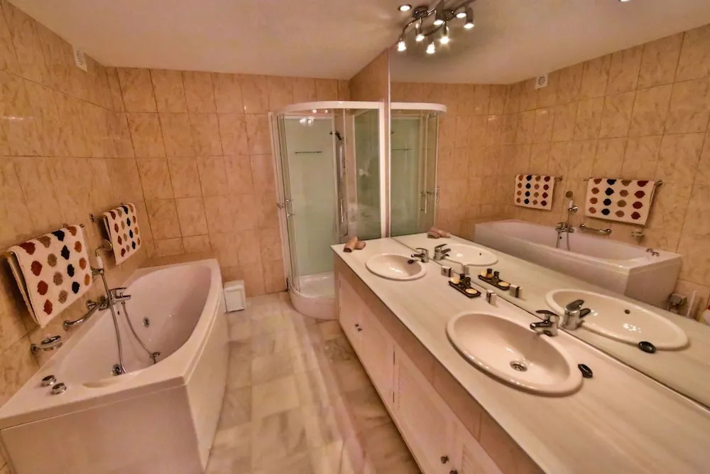 Luxury Apartment On The Golden Mile