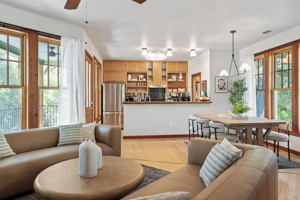 Urban Cowboy Villas - Heart of 704