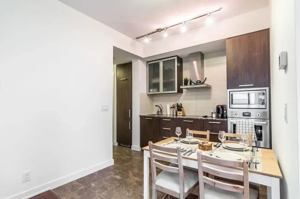 Aoc Suites - Two Bedroom Condo - City/Cn Tower View