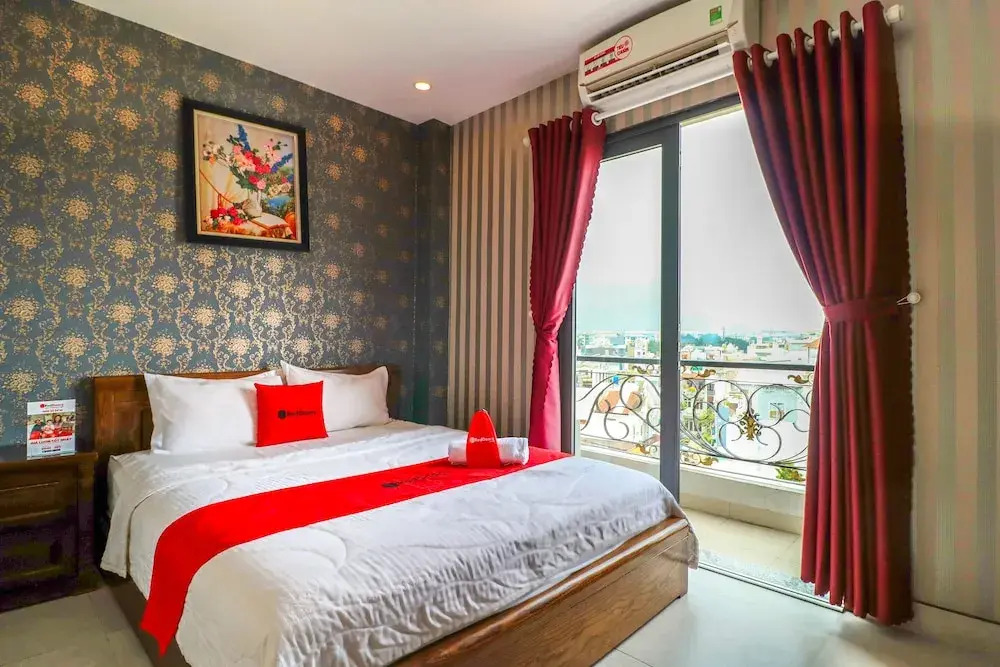 The Sun Hotel by RedDoorz