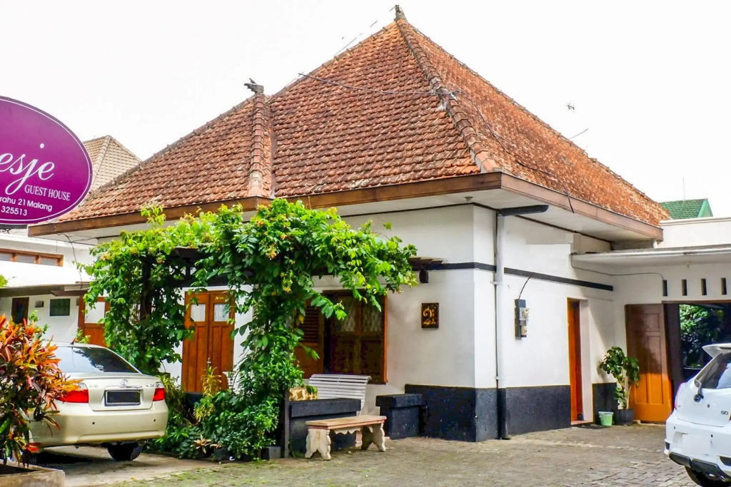 OYO 353 Loesje Guest House Syariah
