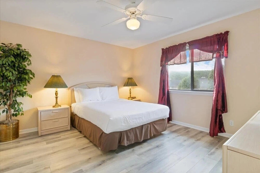 Lakefront Condo Near the State Park