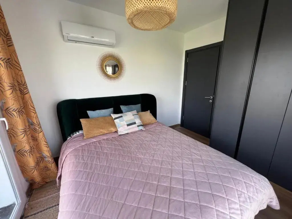 McKenzi Gold 2 bedrooms