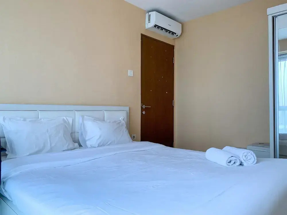 Warm And Cozy 2Br At Tifolia Apartment